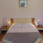 شقة Karaba