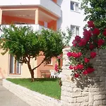 Διαμέρισμα Karaba *