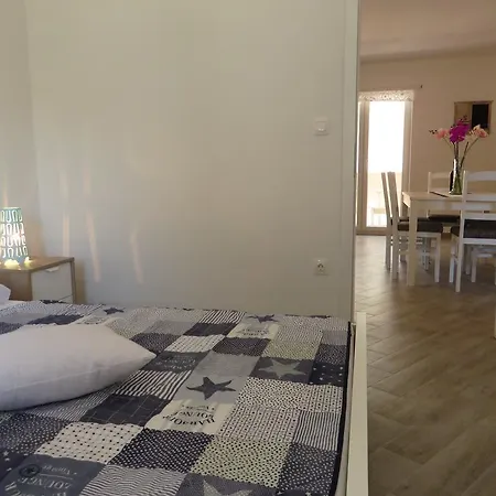 Apartment Karaba