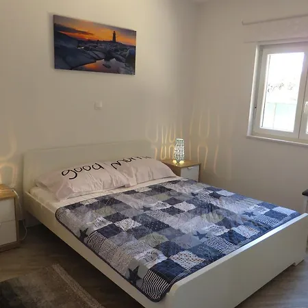 Apartment Karaba *
