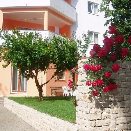 Apartment Karaba *
